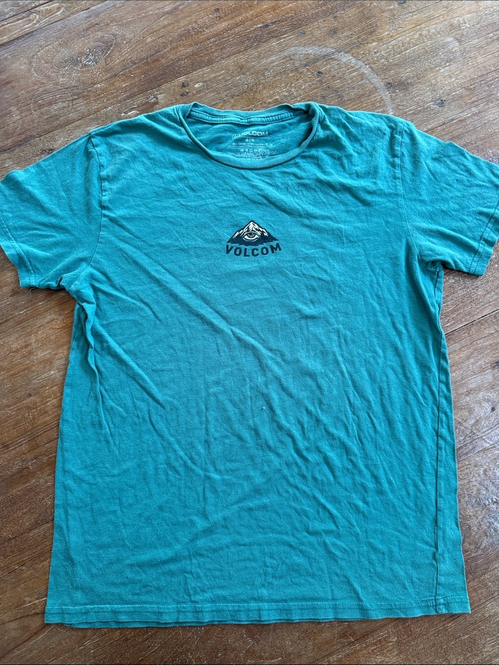Volcom Tee bundle of 2; Green Eye Logo and lt burgundy bear Short Sleeve - Picture 4 of 7